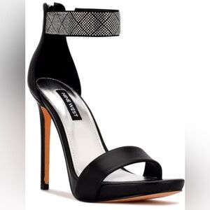 Nine West Utell High heel sandal women size 11 black and silver